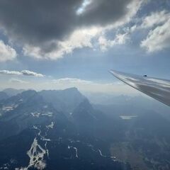 Flugwegposition um 14:35:10: Aufgenommen in der Nähe von Garmisch-Partenkirchen, Deutschland in 2698 Meter